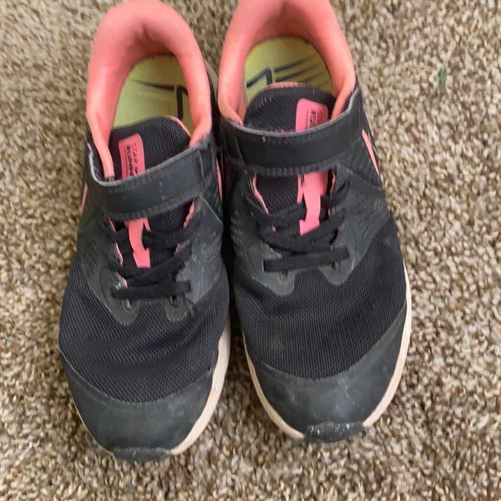 Girls nikes